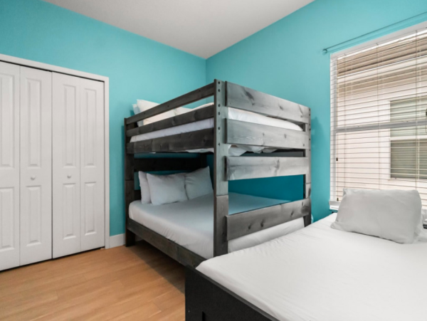 Luxury Vacation Home in Kissimmee 6-Bedroom Home with Private Pool & Great Amenities